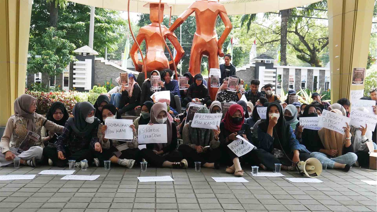 Ikhtiar Untuk Dosen Umk Yang Dipecat Mahasiswa Berselawat Di Gedung