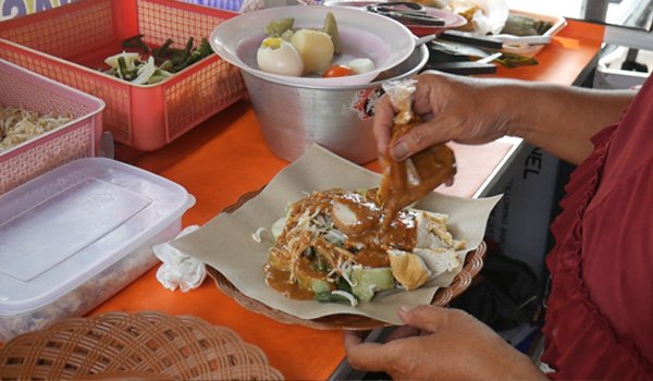 Gado-Gado dan Nasi Liwet di WM Sumber Roso Ini Jadi Favorit Warga Kudus ...