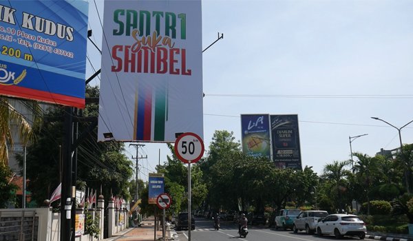 Tim Hukum Paslon 02 Laporkan Baliho ‘Mbak-Mbak Cantik’ di Alun-Alun Kudus