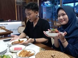 Menikmati Sensasi Barramundi Berbumbu Nusantara, Menu Favorit Buka Puasa di Putra Nelayan Pati