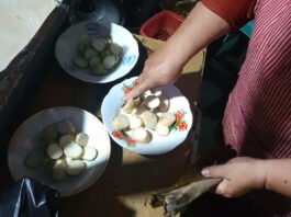 Cuma Rp5 Ribu, Lontong Tahu Napsiah Bertahan Puluhan Tahun